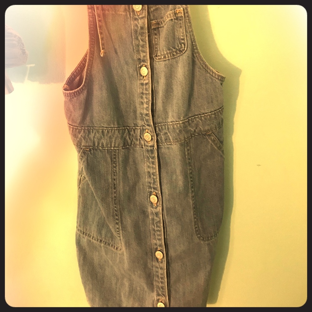 Adorable Jean Dress, with pockets and buttons.